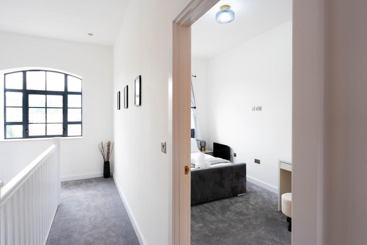 Вілла Stunning Townhouse With Pool Table Бірмінгем Екстер'єр фото